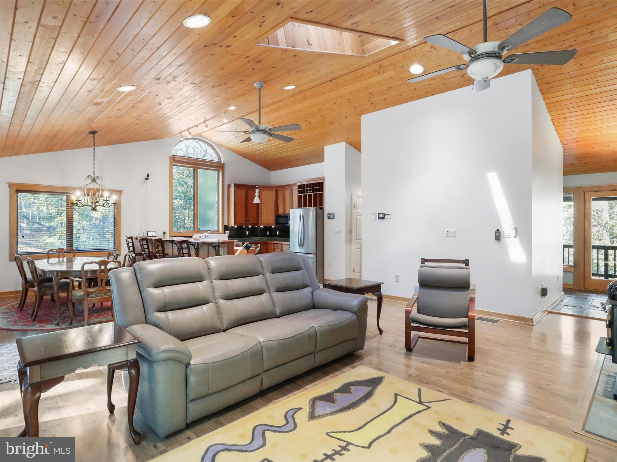 SPRING HOLLOW - Residential