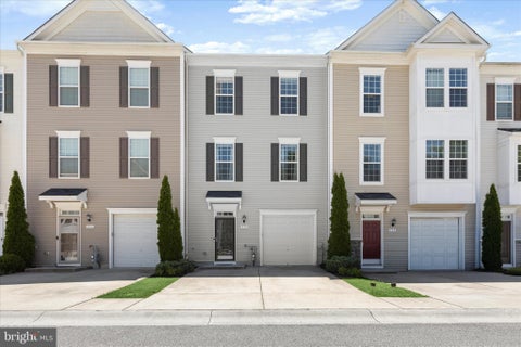 Townhouse For Sale - 215 Gunther Place<br/> GLEN BURNIE, MD 21060