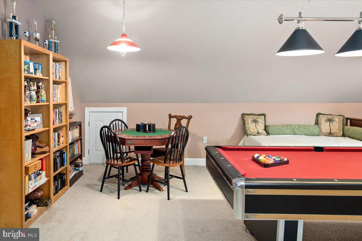 MEADOWS NEIGHBORHOOD - Residential