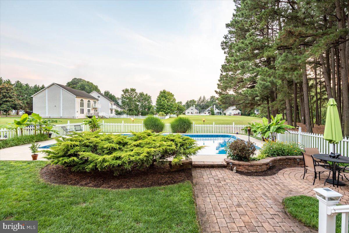 MEADOWS NEIGHBORHOOD - Residential