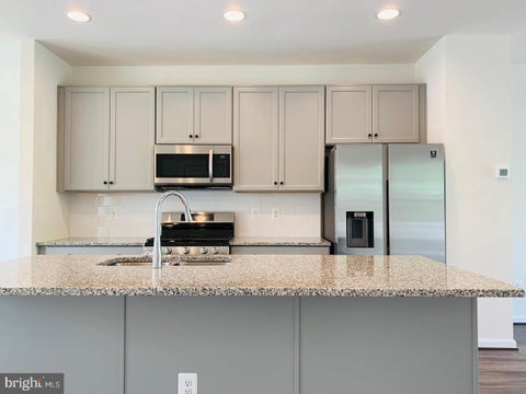 Townhouse For Rent - 8196 Maude Lane<br/> MANASSAS, VA 20110