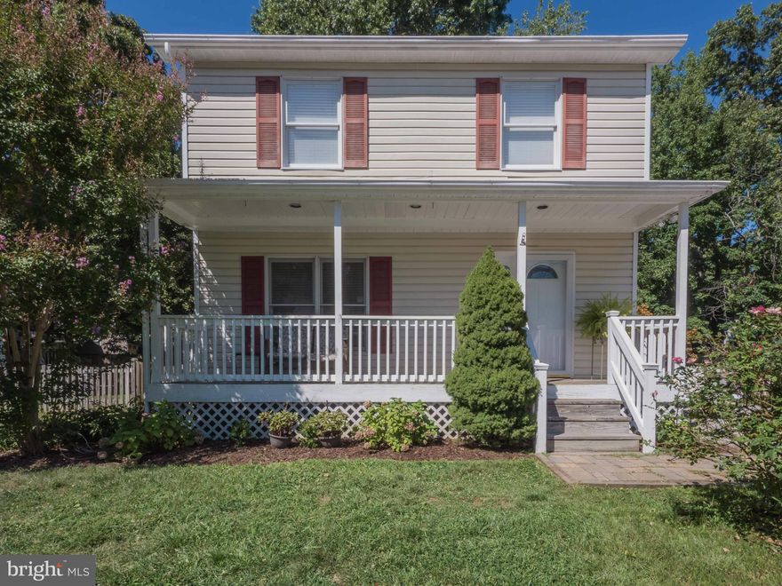 IMMACULATE!! Beautiful 3 Br/2.5 BA Home w/ Updated kitchen and Large Living Room w/ fireplace and French doors to deck.  Fully Fenced back yard.  Master bedroom w/ vaulted ceilings and double closets. Brand New Master Bathroom w/ Granite double bowl sink, tile floor and a Large tile shower. Waterfront community amenities!