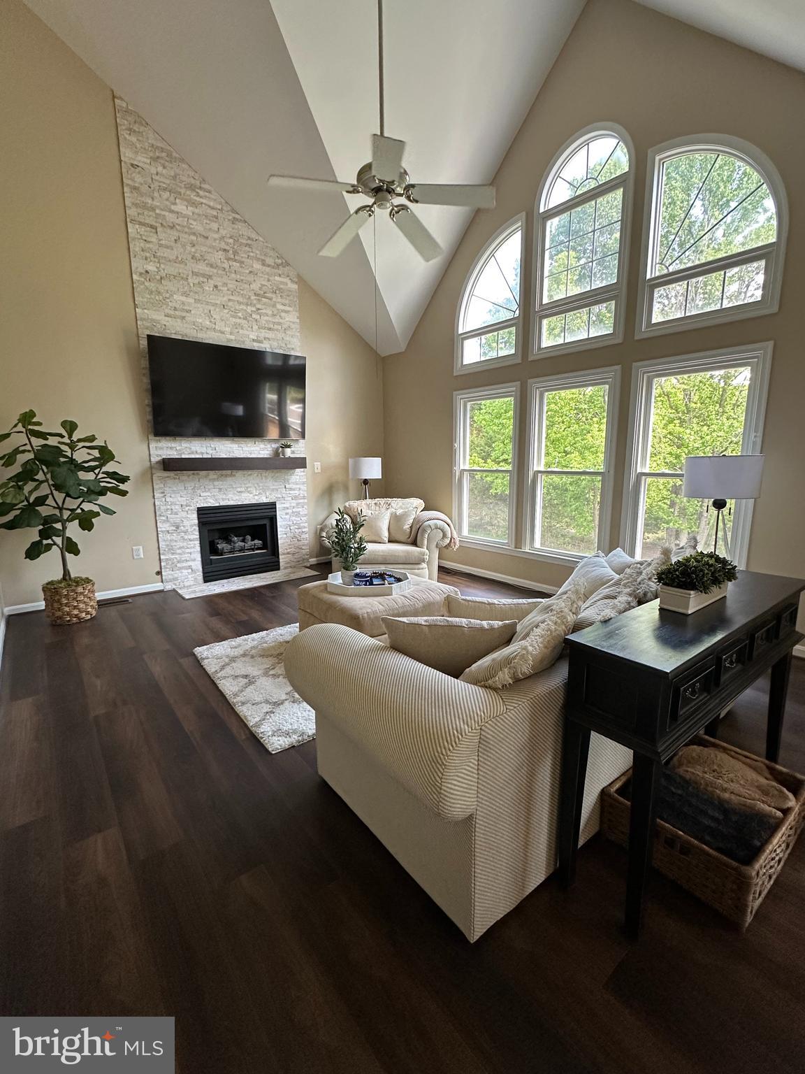 5126 MYRTLE LEAF DRIVE