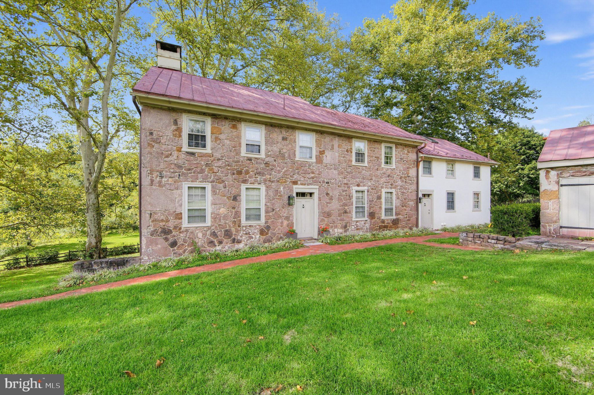 827 COBB HILL LANE