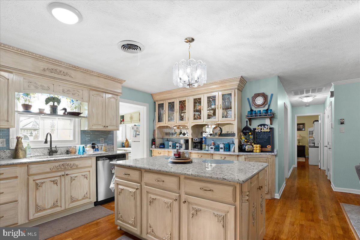 J WAYNE ADAMS - Residential