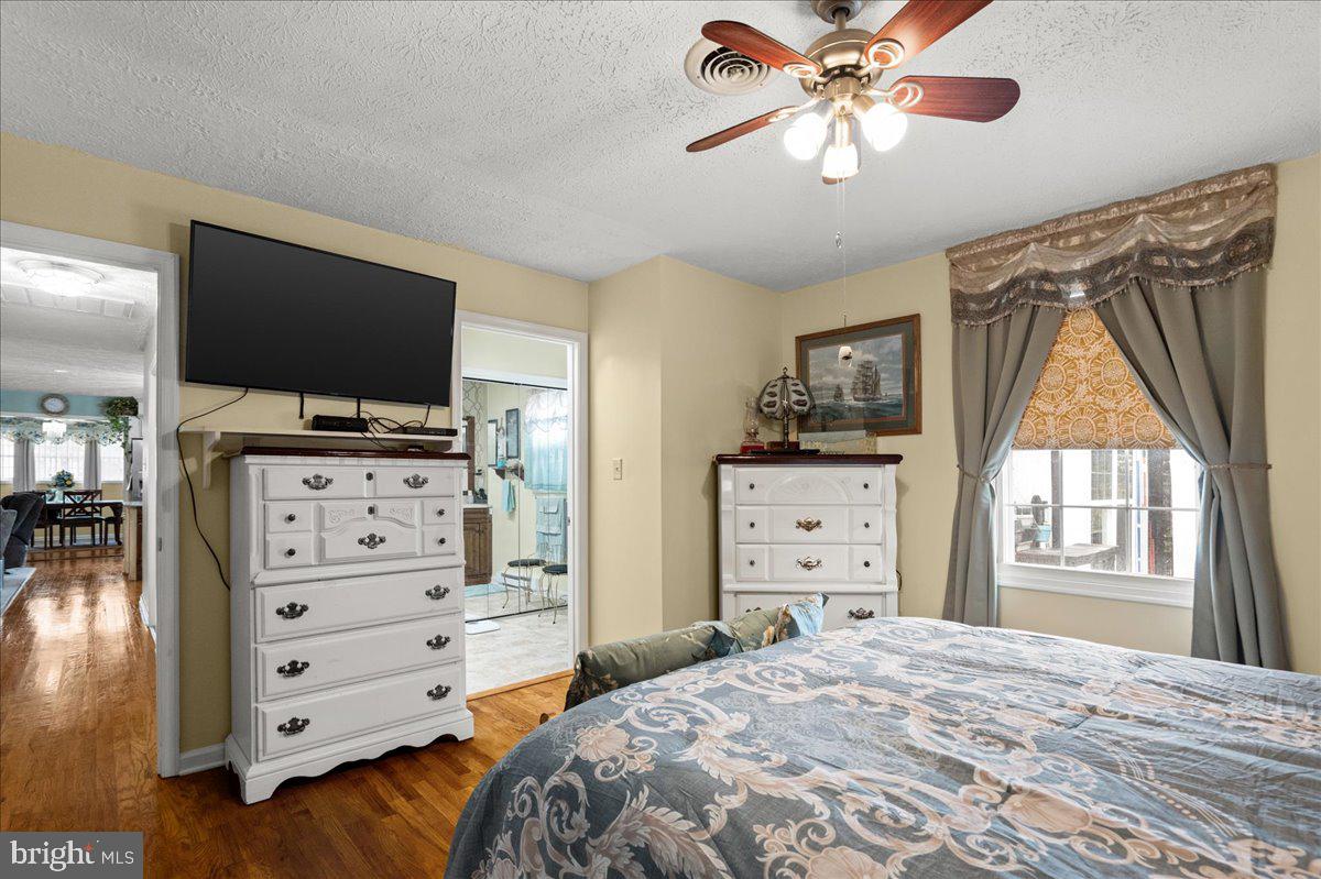 J WAYNE ADAMS - Residential