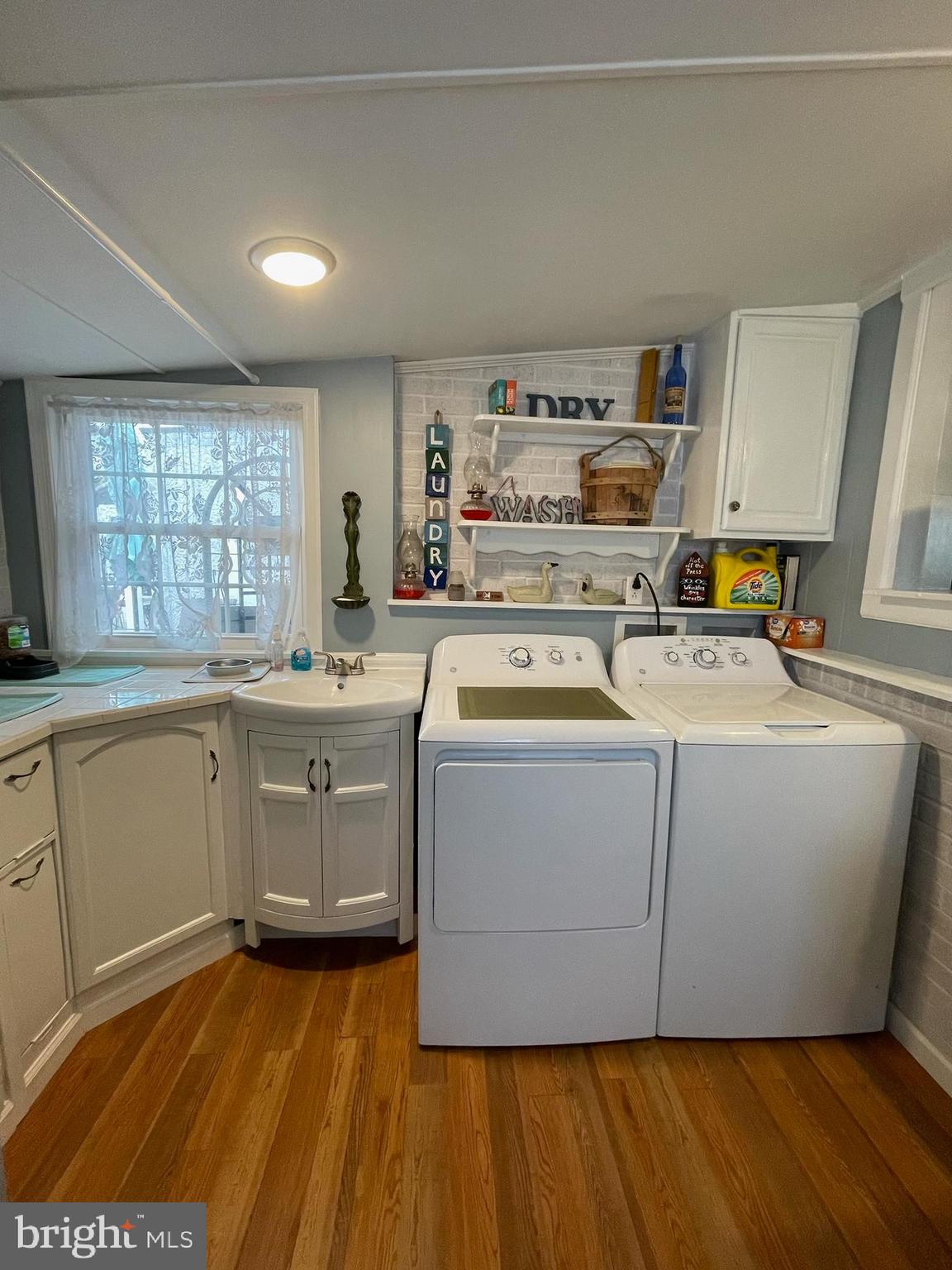 J WAYNE ADAMS - Residential