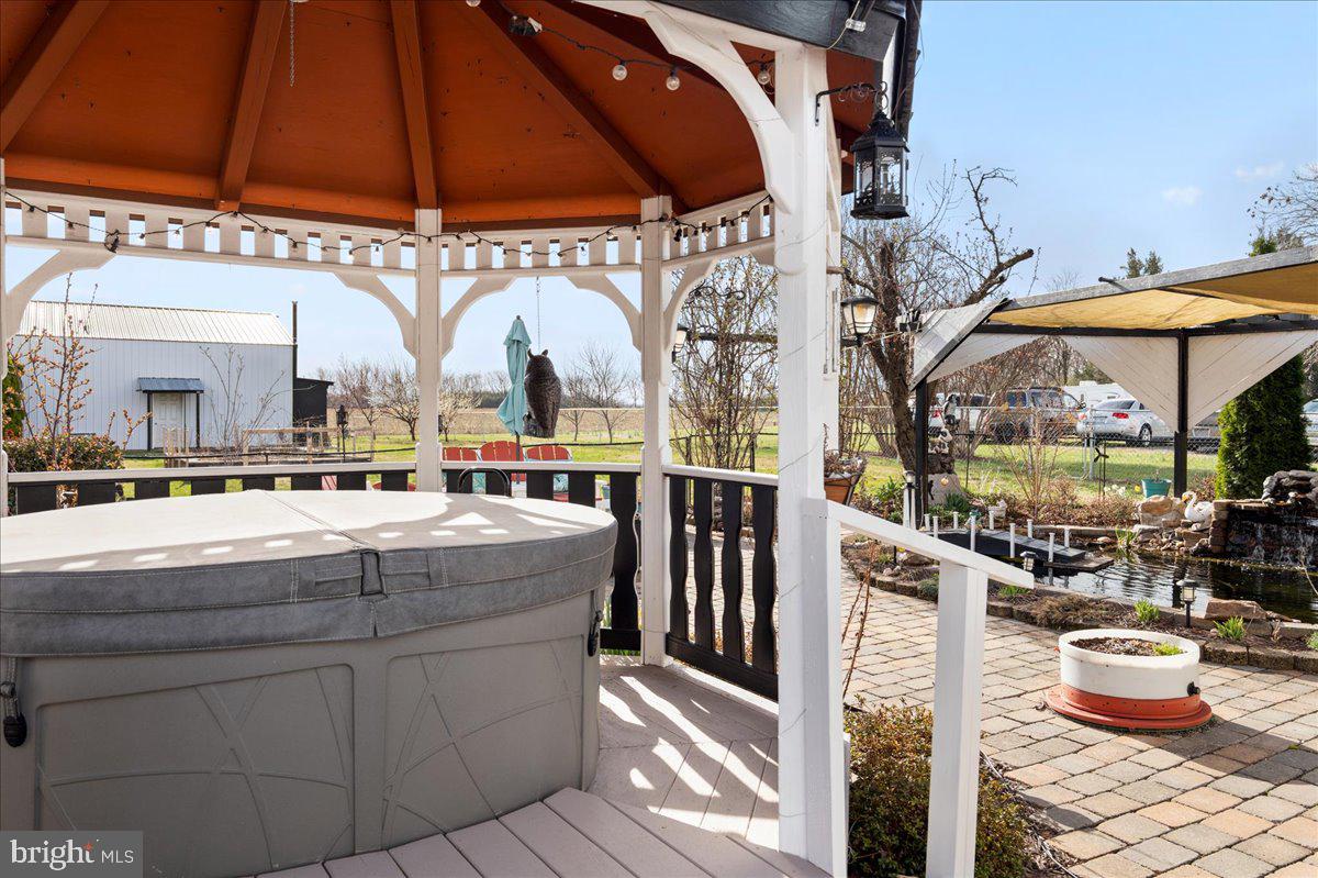 J WAYNE ADAMS - Residential