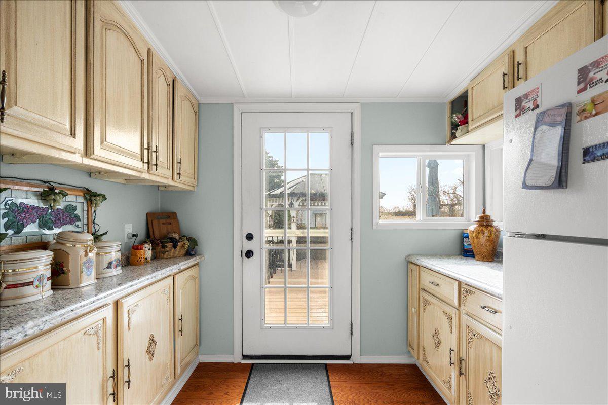 J WAYNE ADAMS - Residential