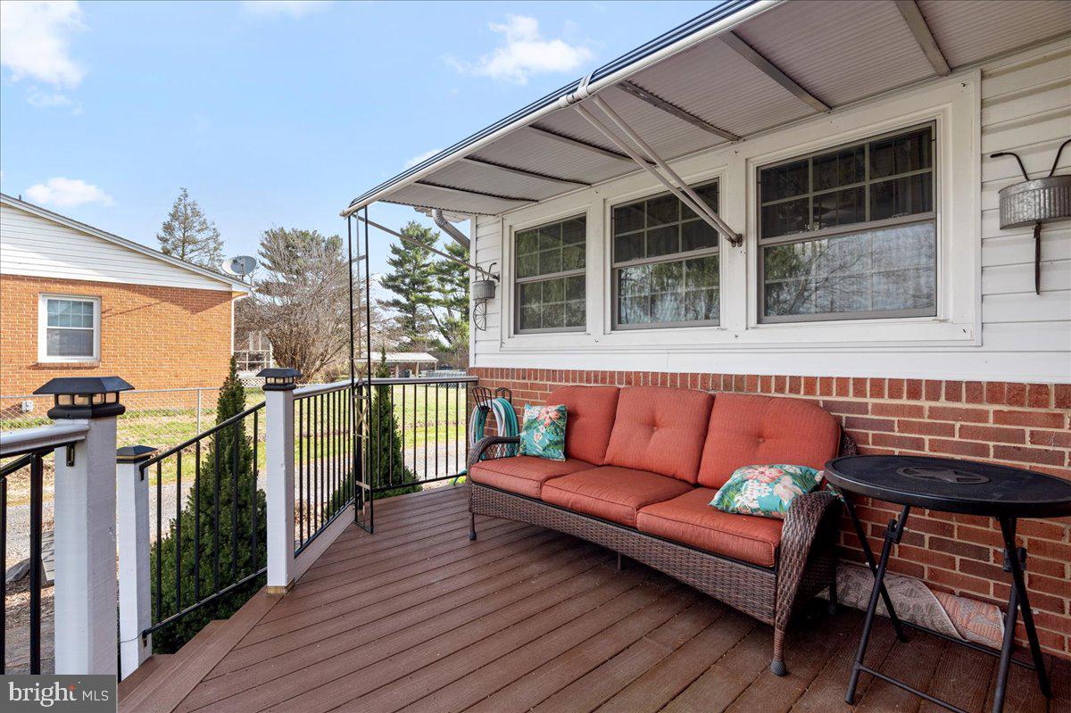 J WAYNE ADAMS - Residential