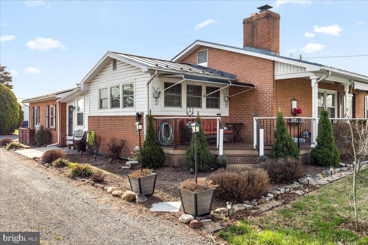 J WAYNE ADAMS - Residential