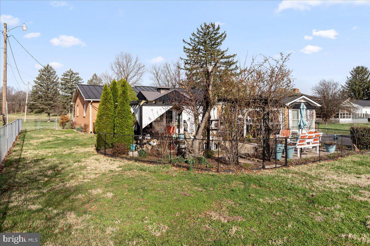 J WAYNE ADAMS - Residential