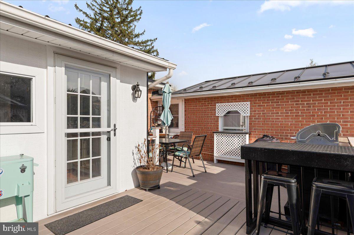 J WAYNE ADAMS - Residential