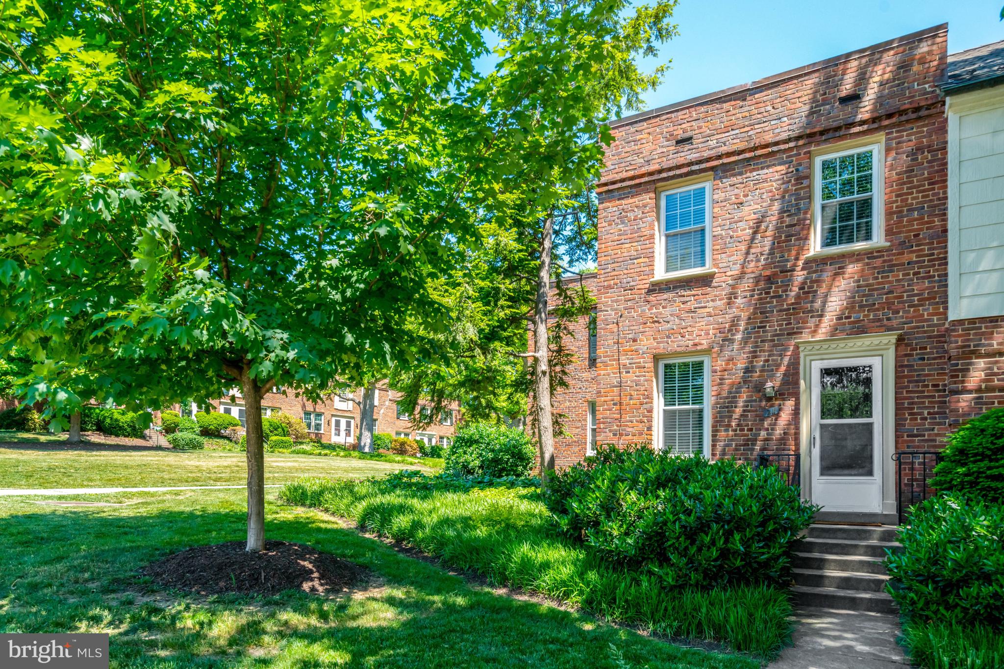 1303 S BARTON STREET 211