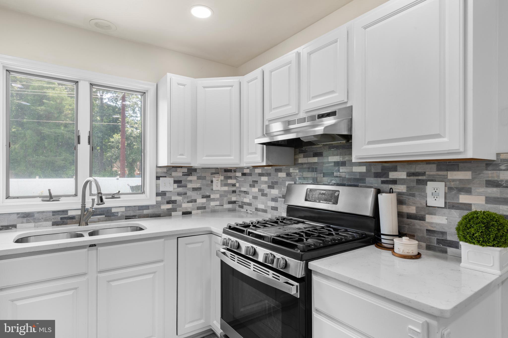 WHITE COVE - Residential