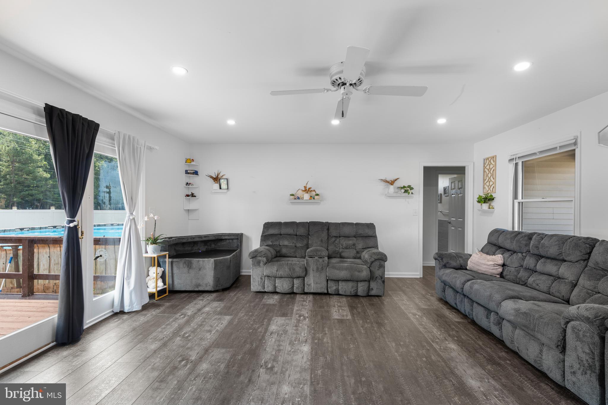 WHITE COVE - Residential