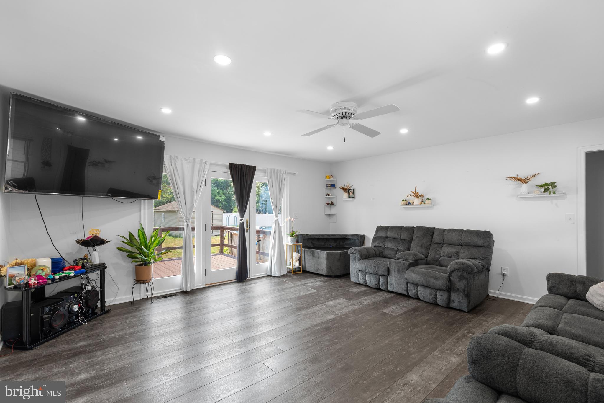 WHITE COVE - Residential