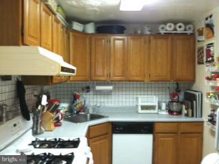 PIMMIT HILLS - Residential Lease