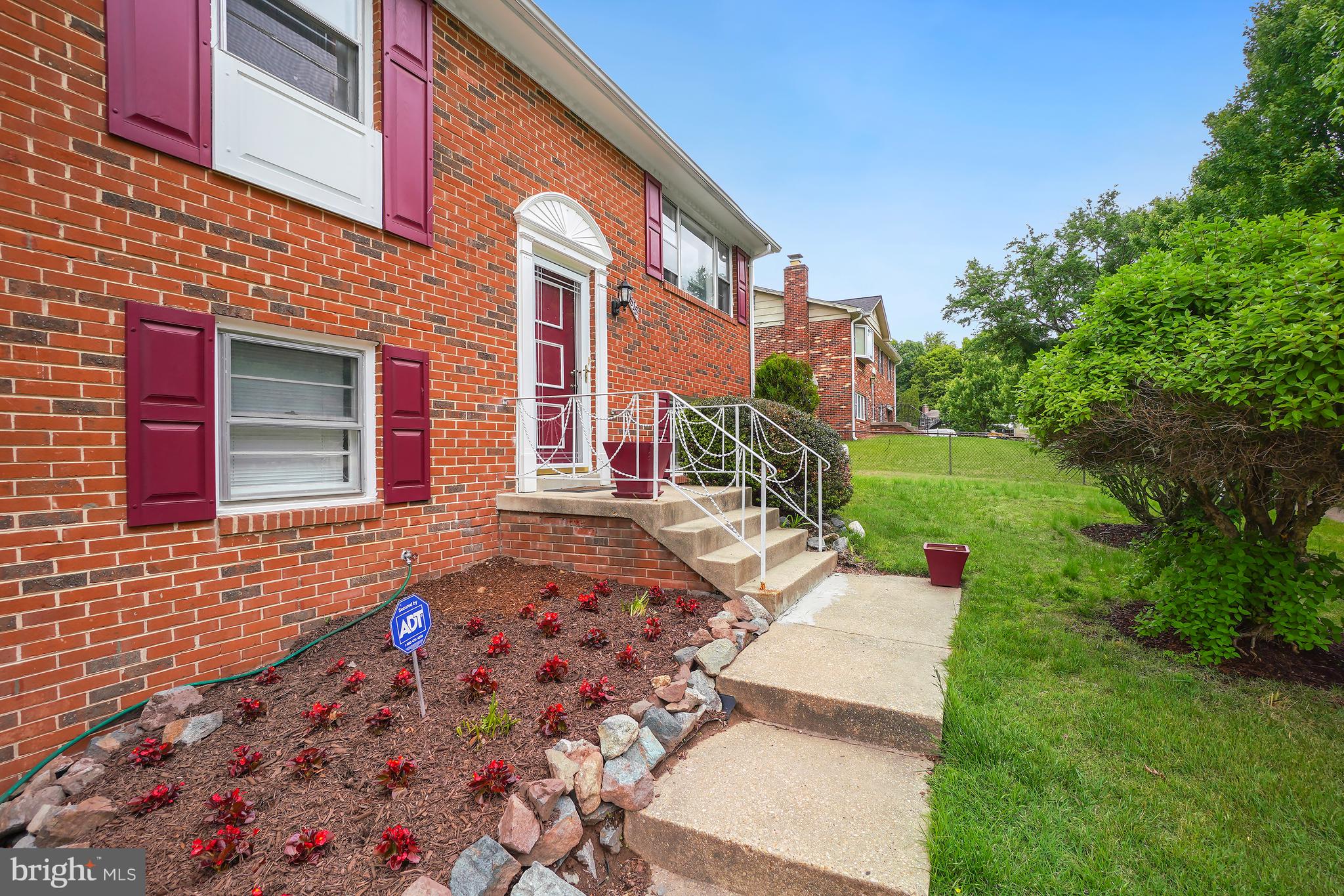 4815 WOODFORD LANE