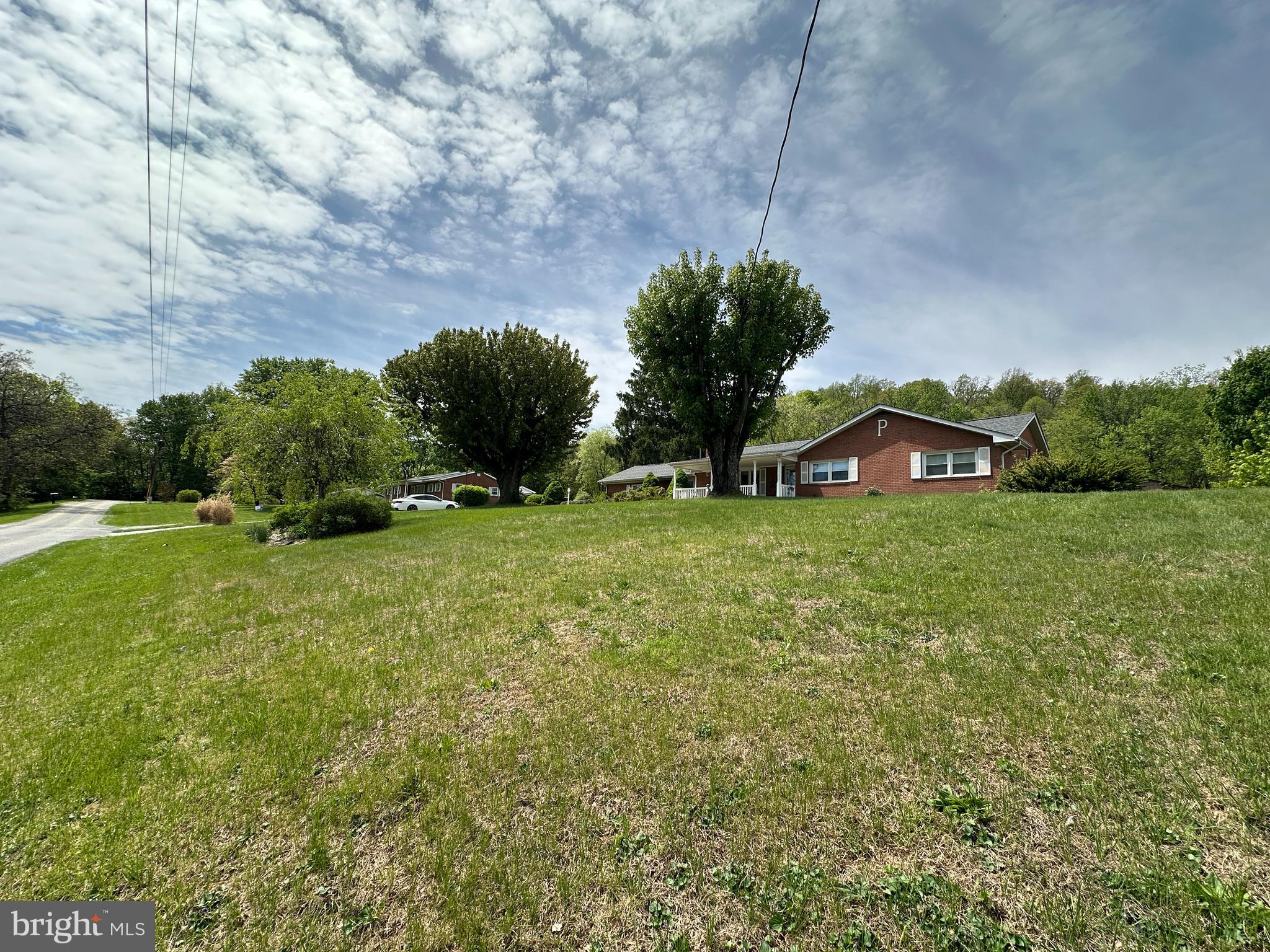 ROLLING HILLS - Residential