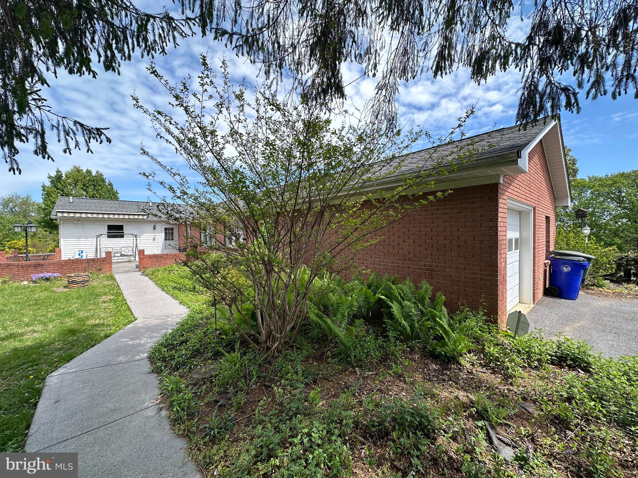ROLLING HILLS - Residential