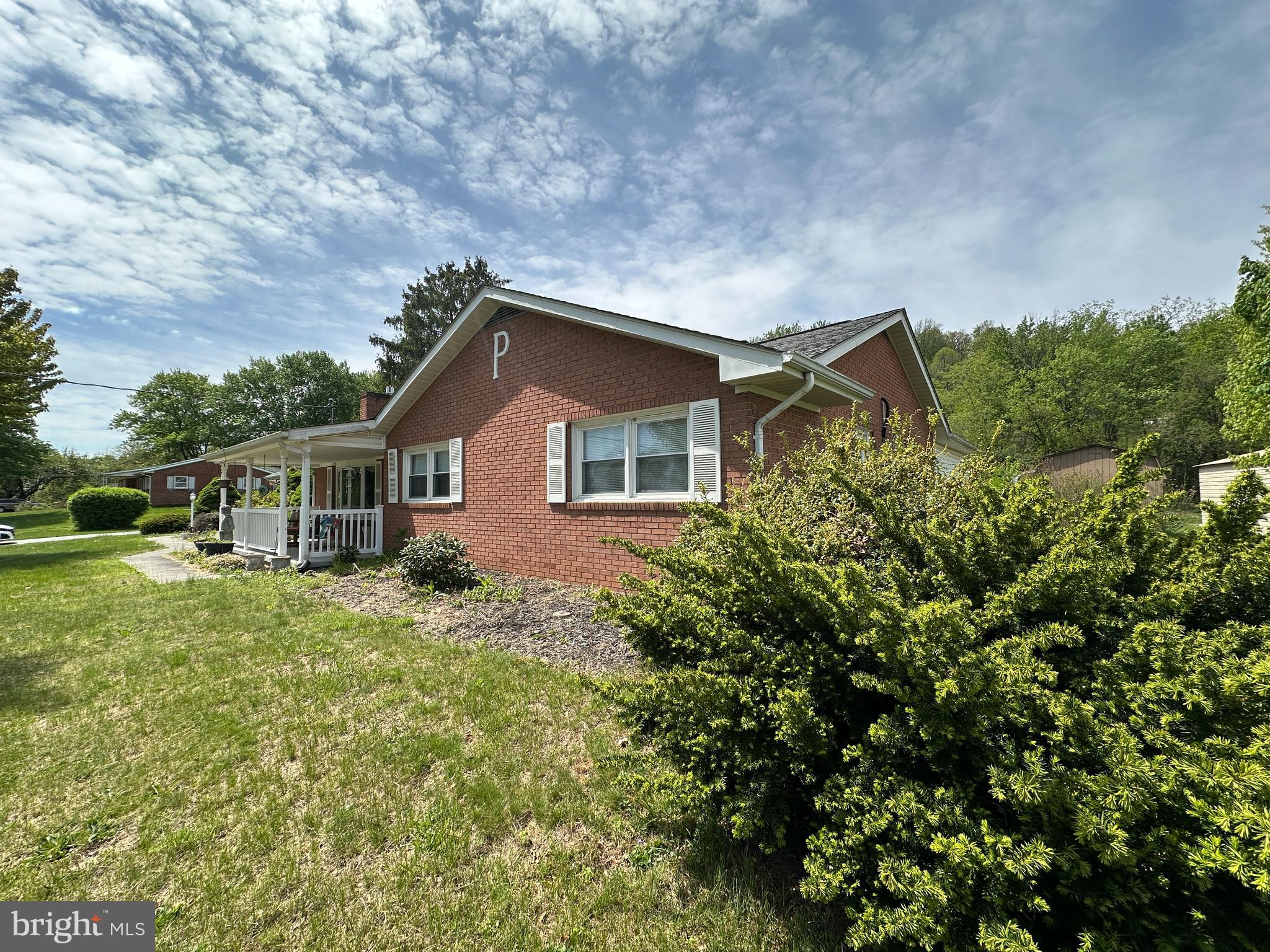 ROLLING HILLS - Residential