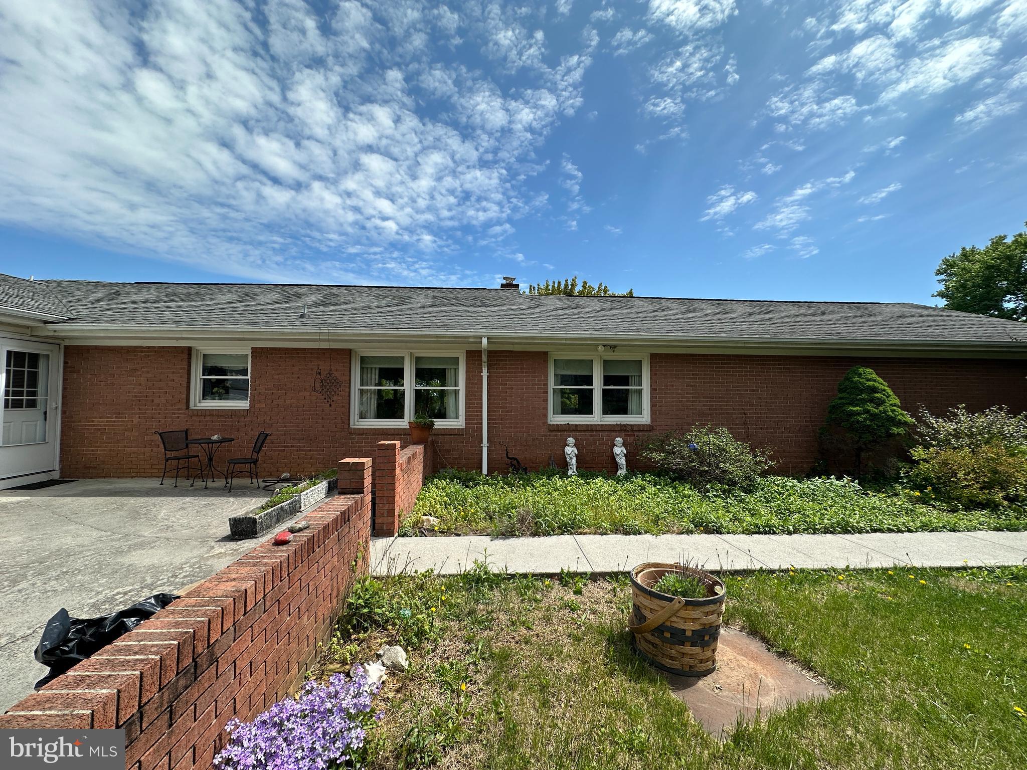 ROLLING HILLS - Residential