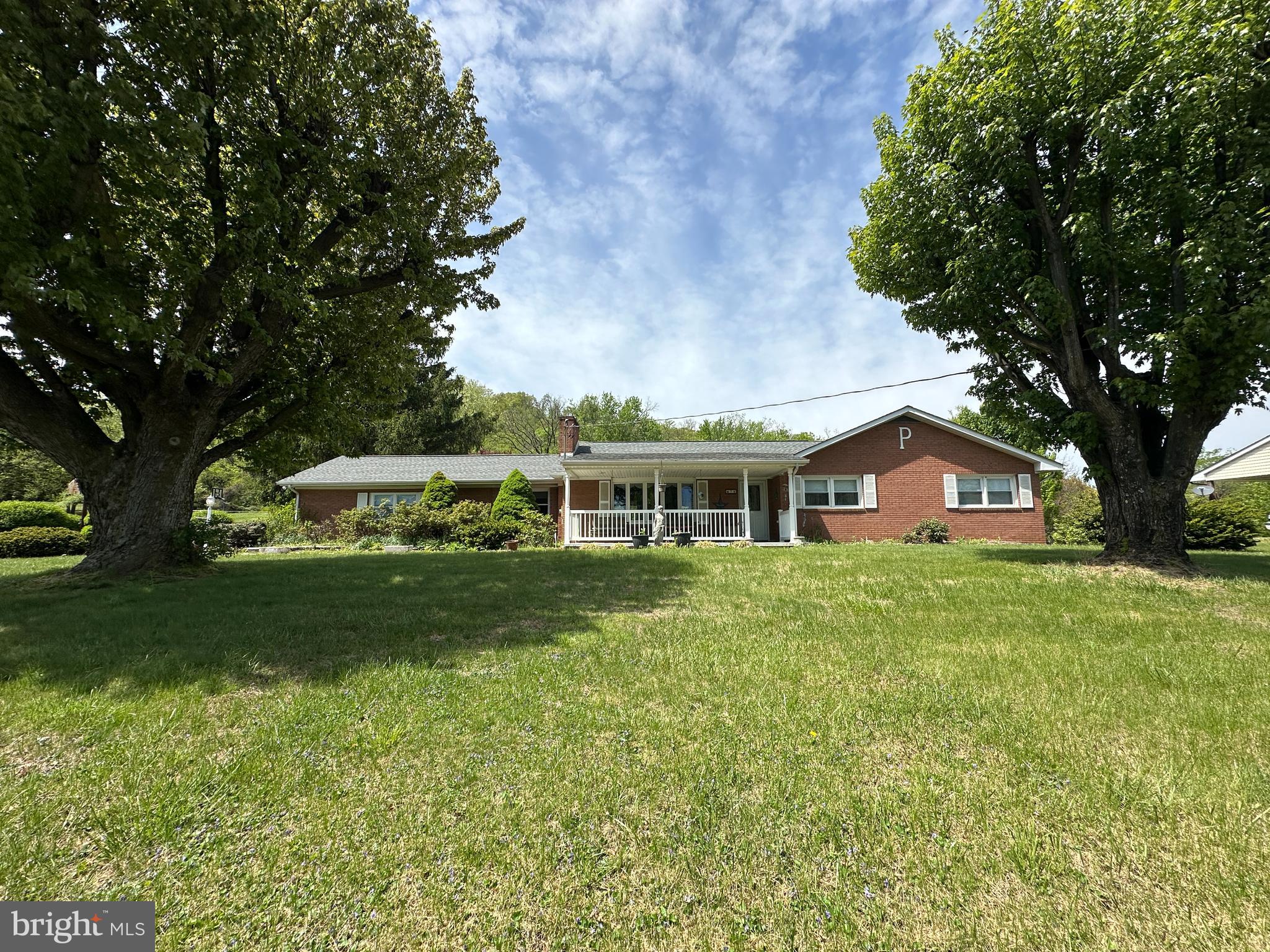 ROLLING HILLS - Residential