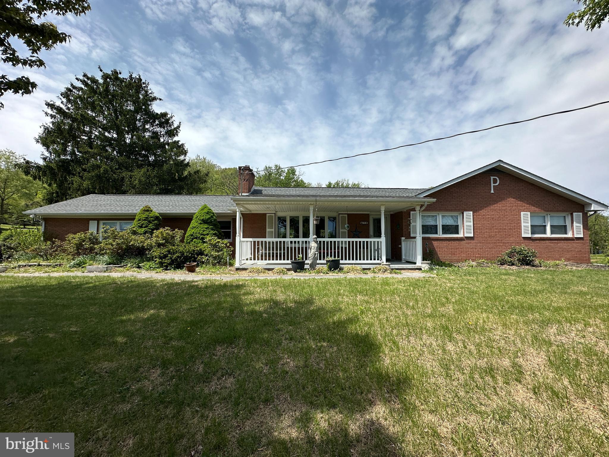 ROLLING HILLS - Residential