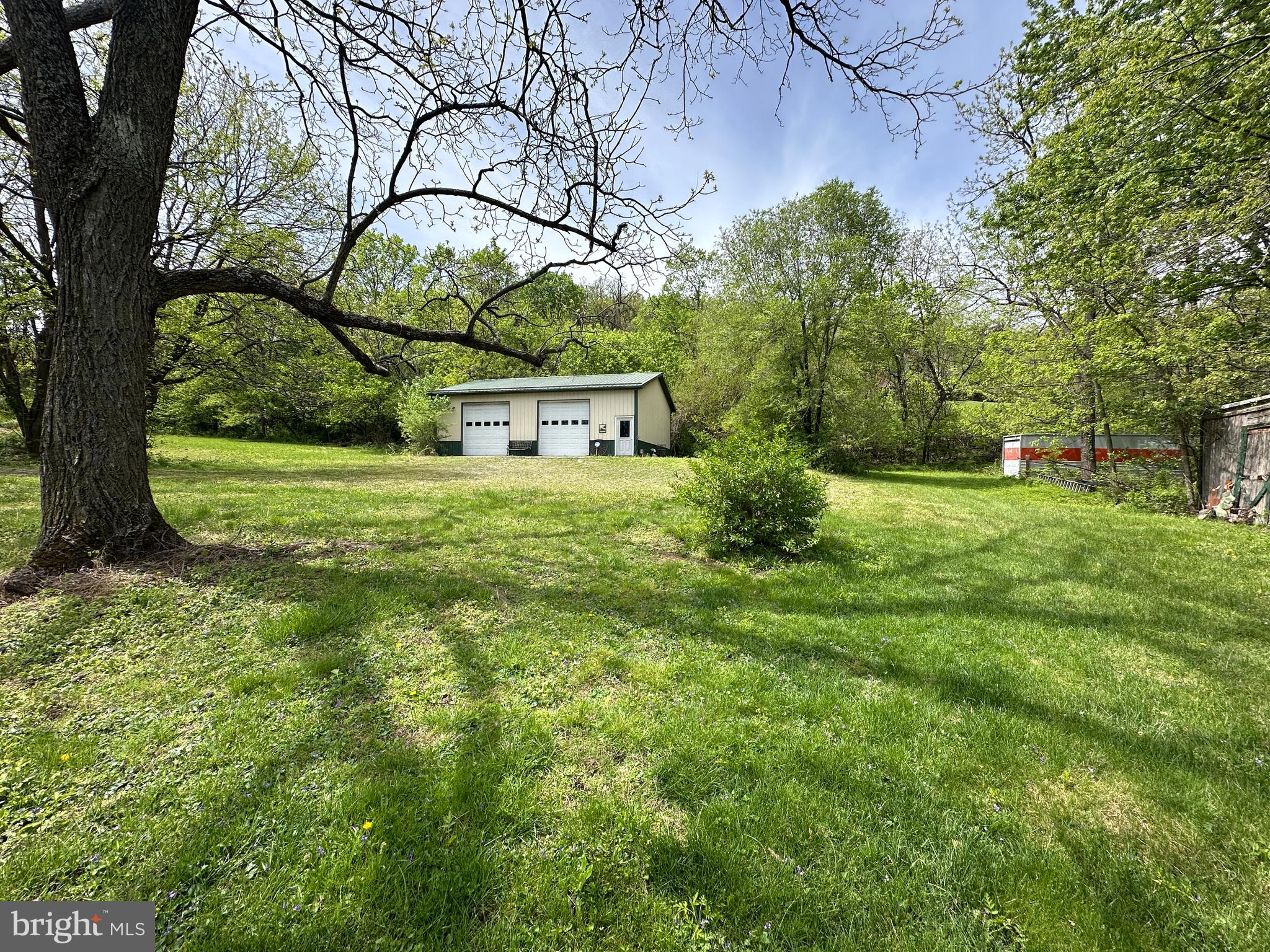ROLLING HILLS - Residential