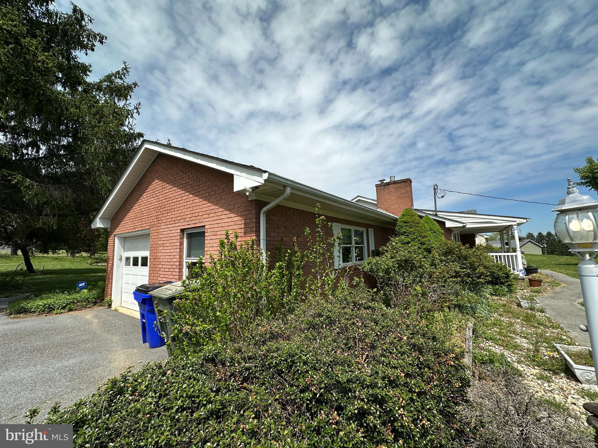 ROLLING HILLS - Residential