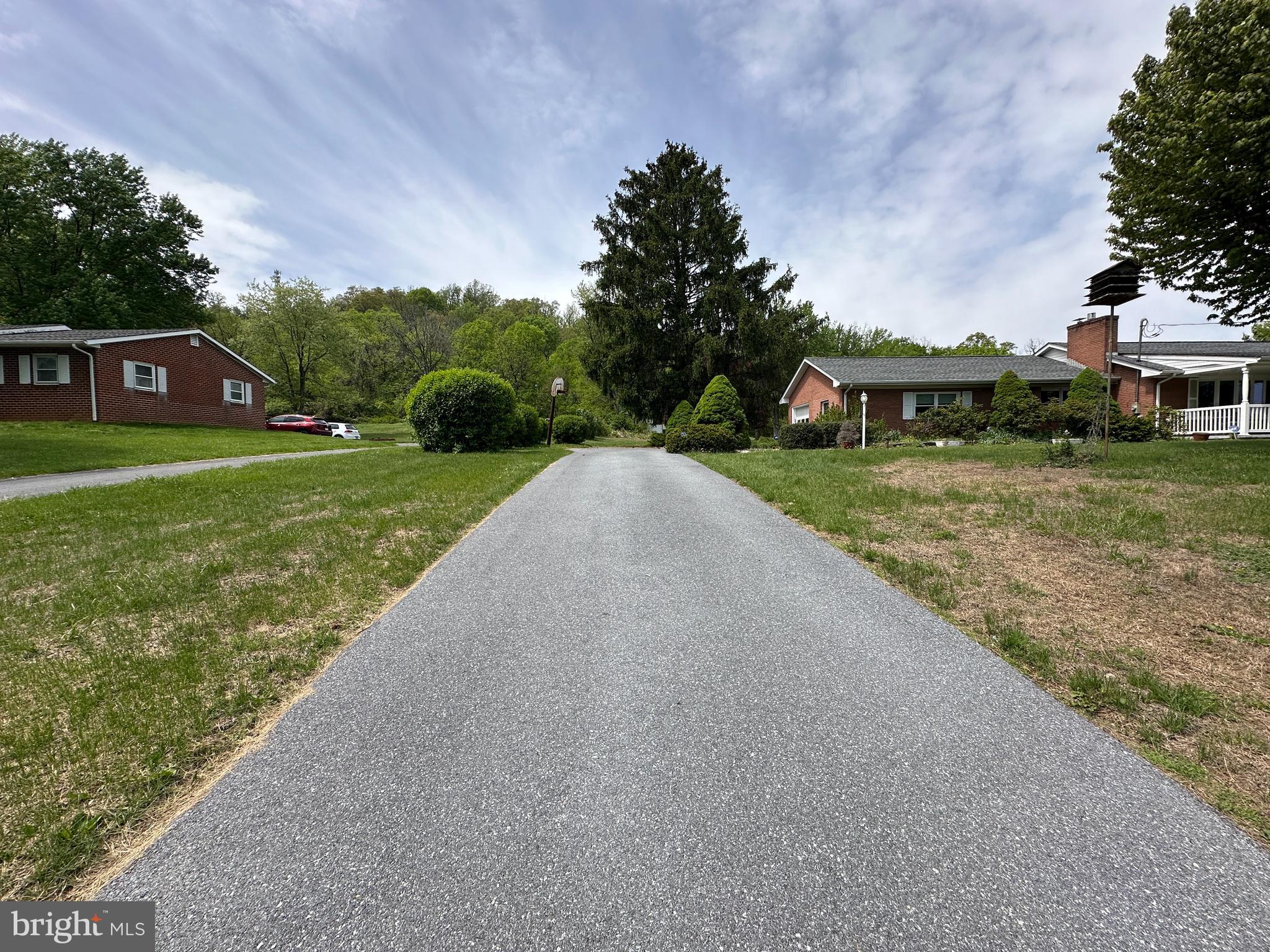 ROLLING HILLS - Residential