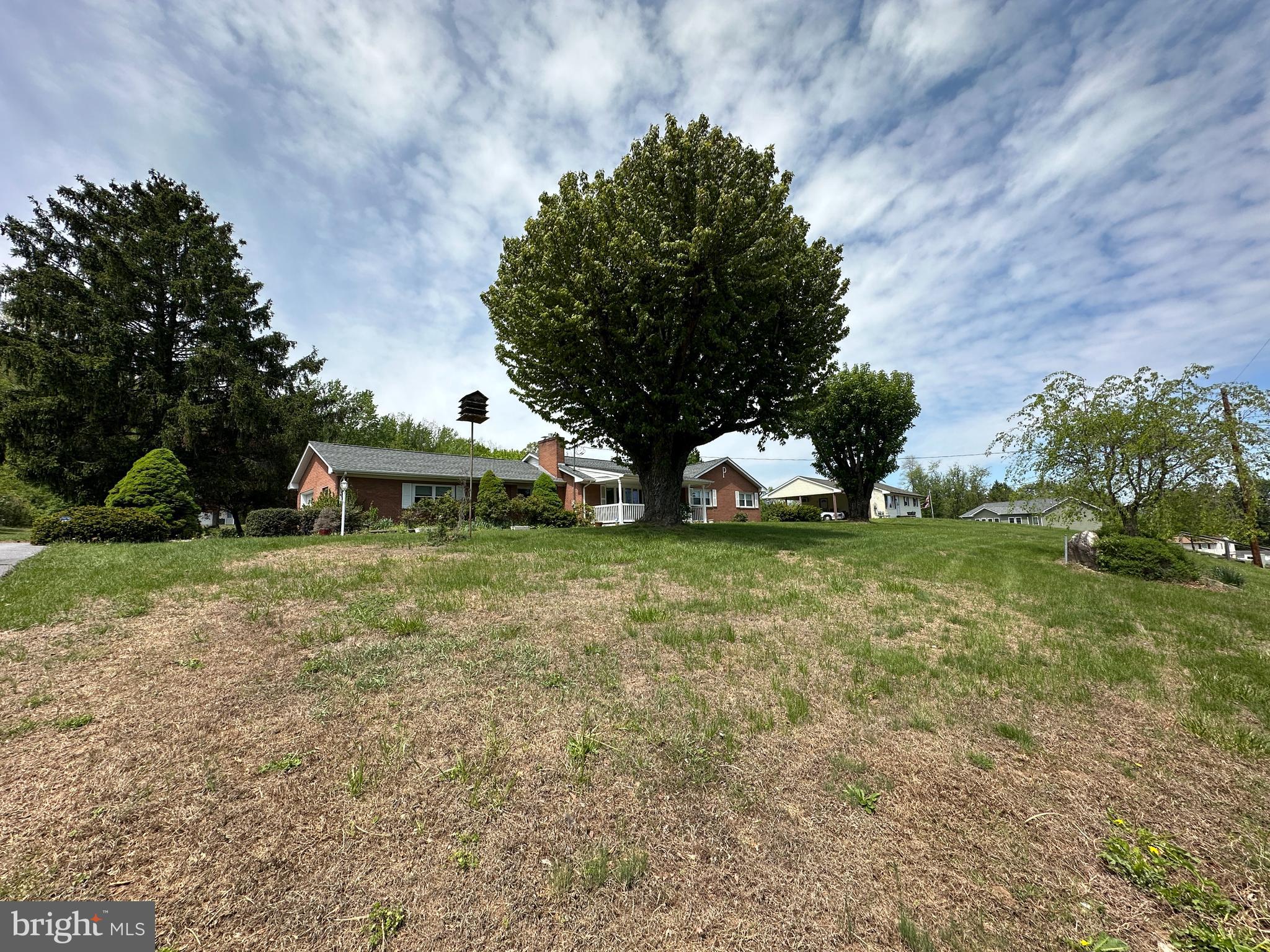 ROLLING HILLS - Residential