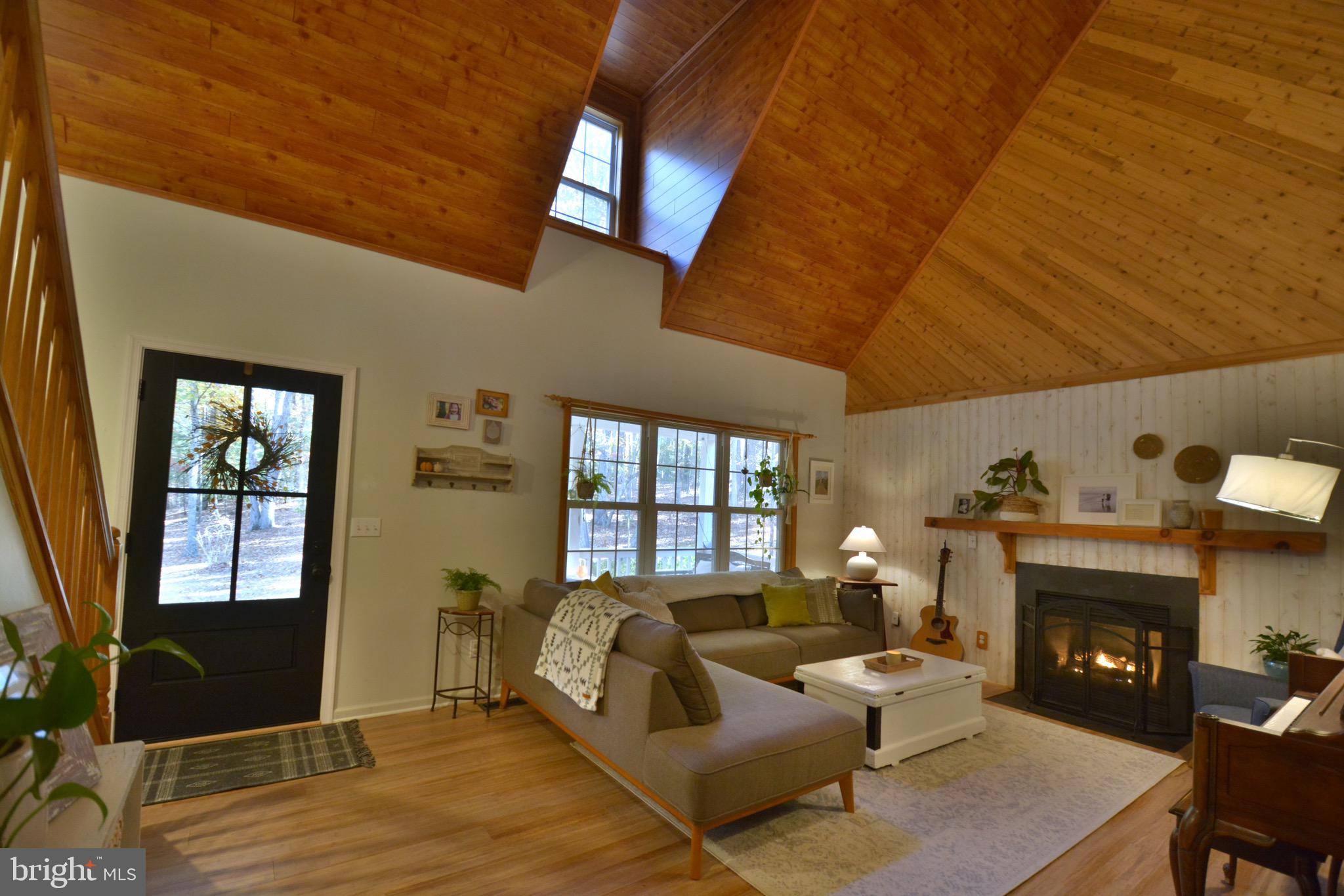 160 COUNTRY SQUIRE LANE