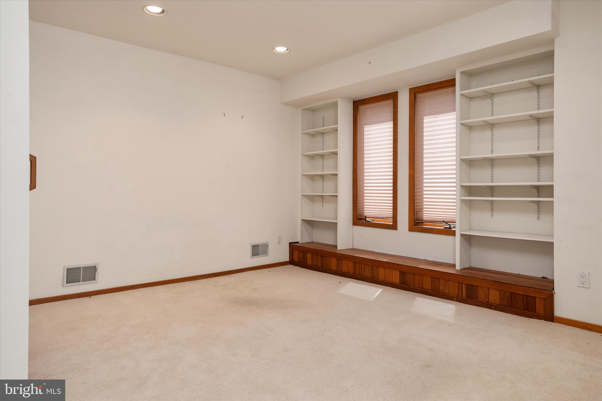 BROADVIEW ESTATES - Residential