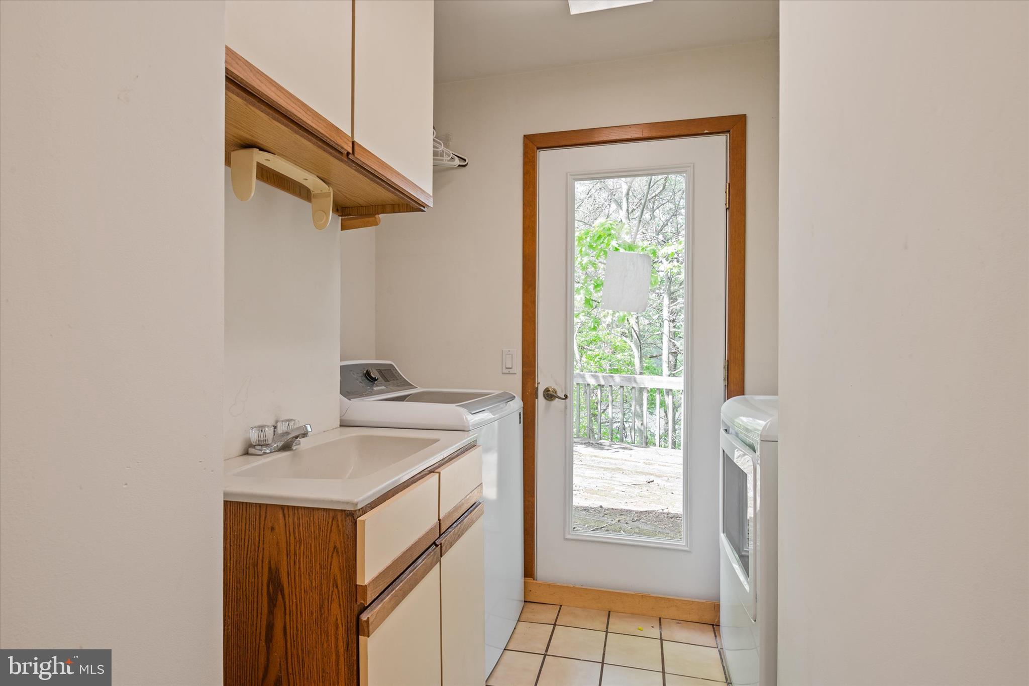 BROADVIEW ESTATES - Residential