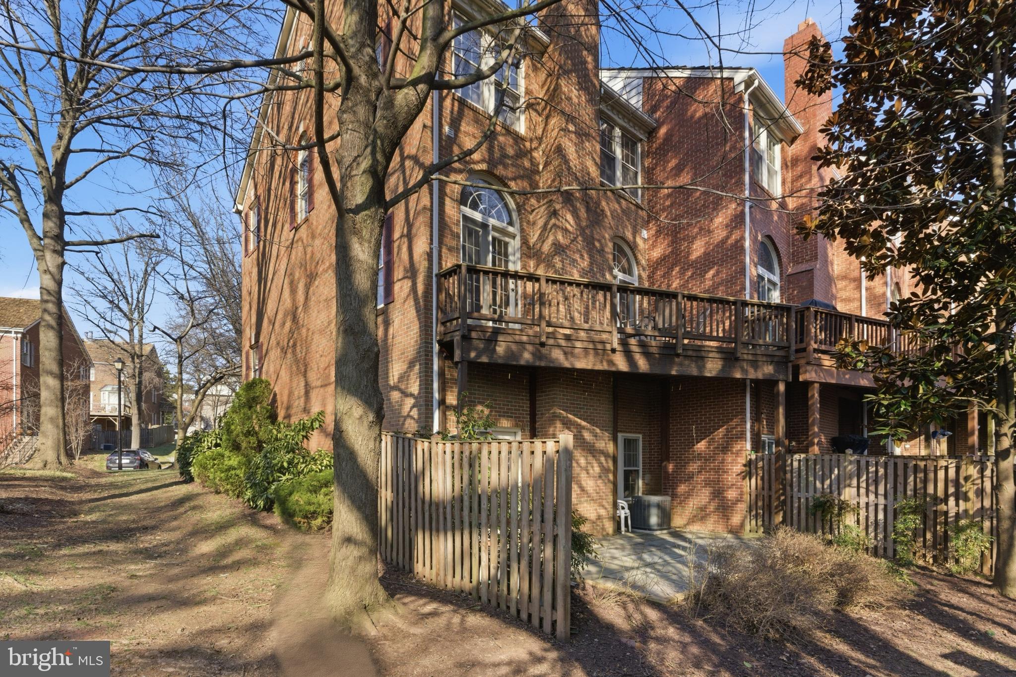 SEVEN OAKS - Residential