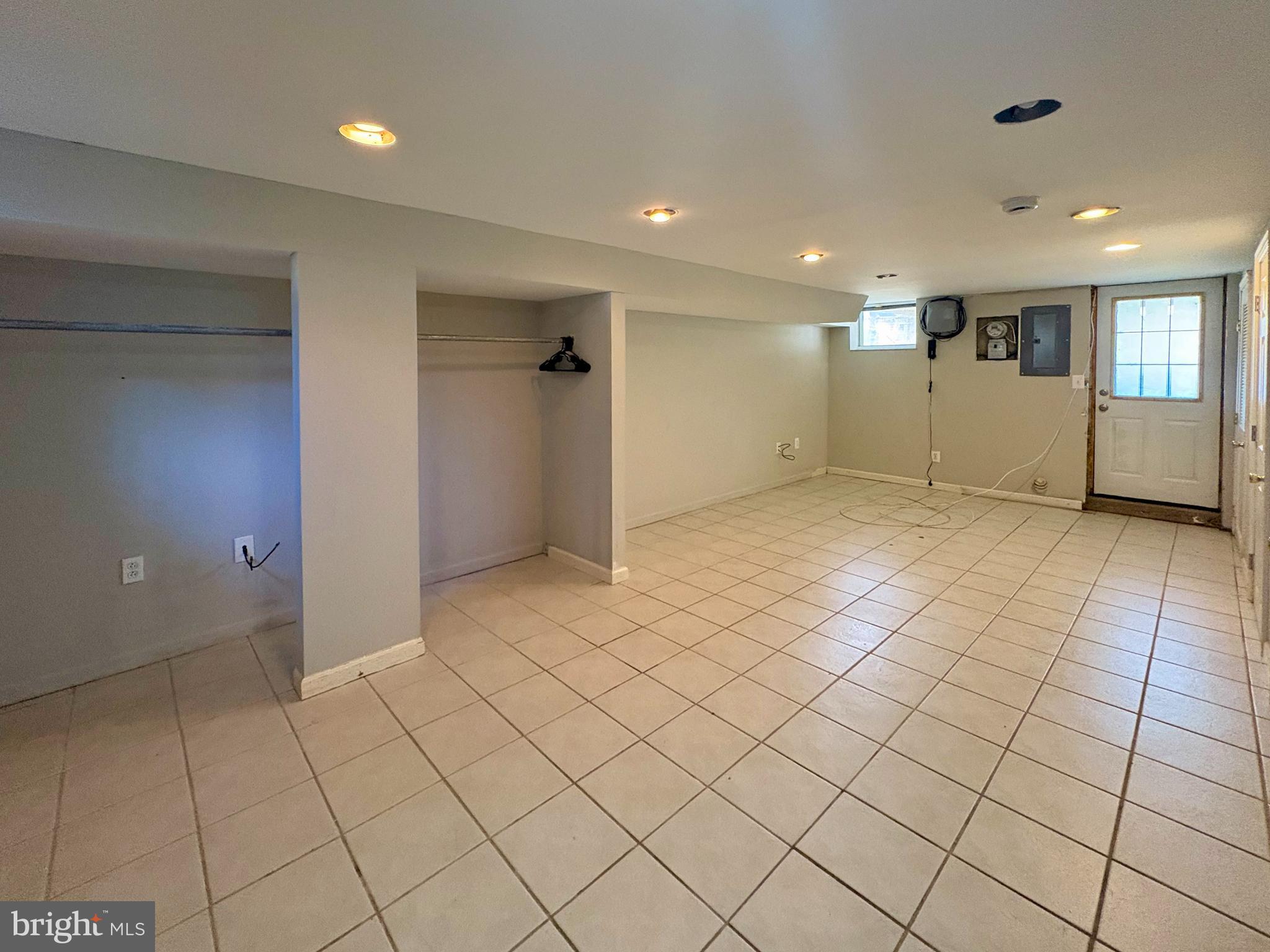 ESSEX - Residential Lease