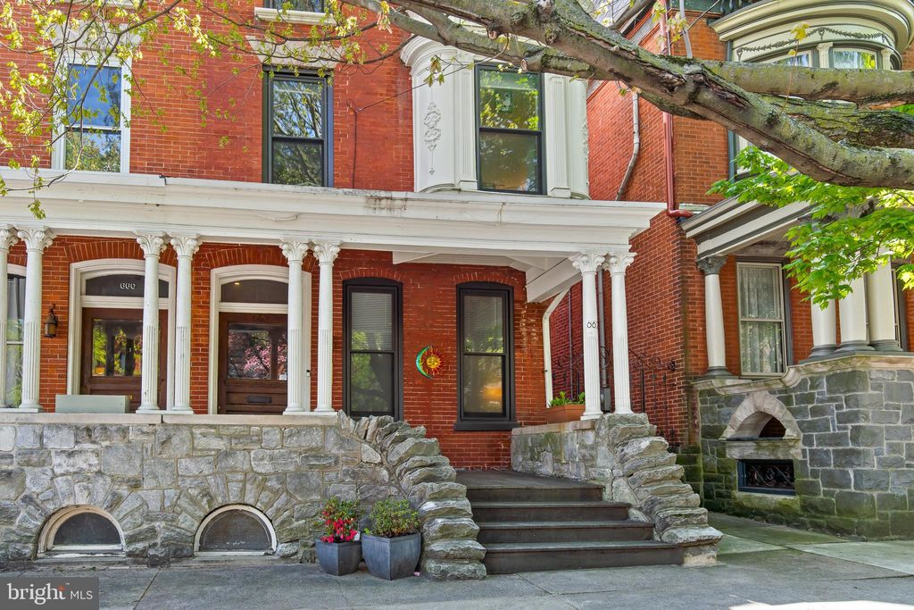 Photo of 662 W Chestnut Street, Lancaster, PA 17603 (MLS # PALA2049950)