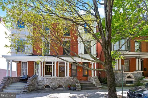 Photo of 662 W Chestnut Street, Lancaster, PA 17603 (MLS # PALA2049950)