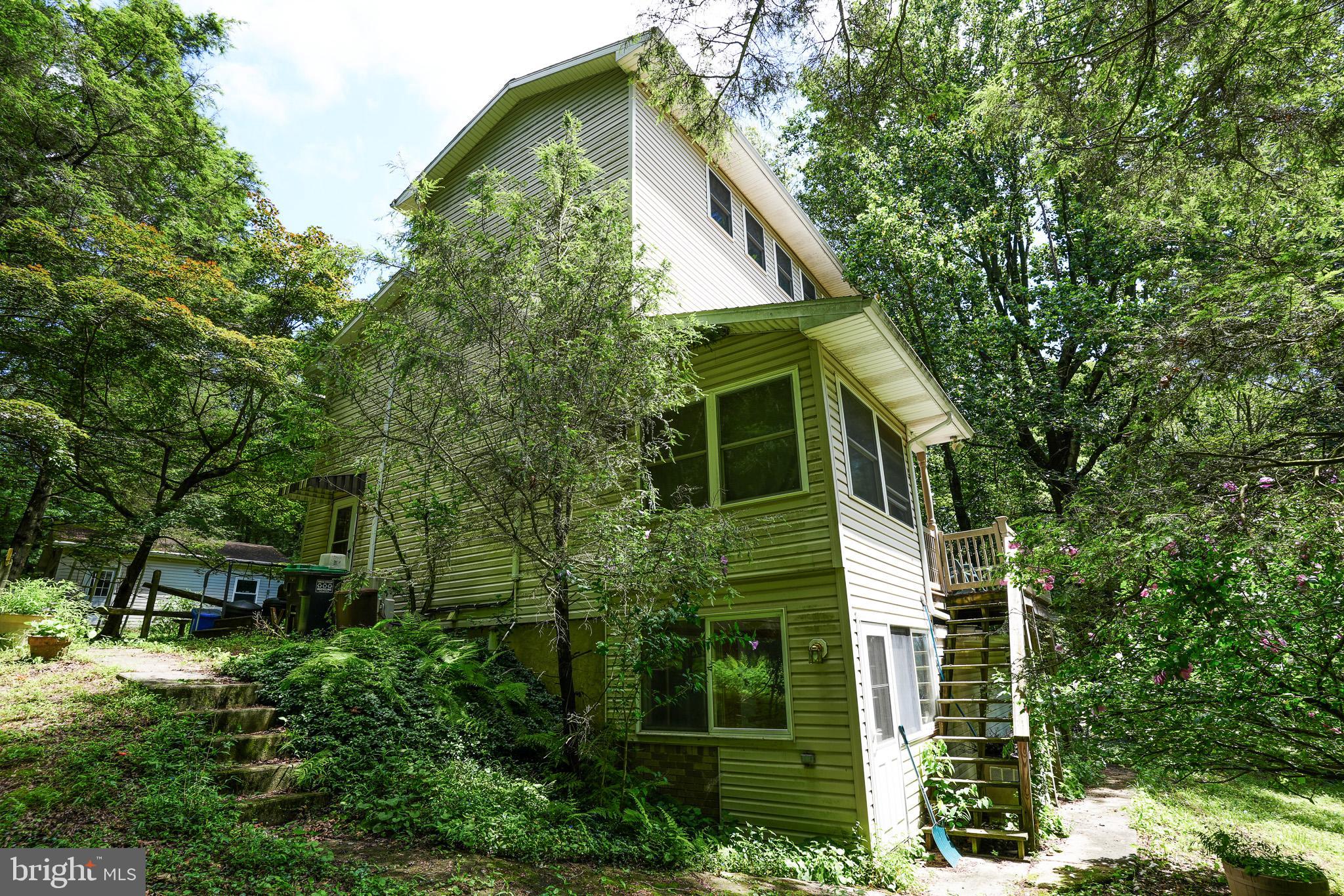 590 PINEWOOD ROAD
