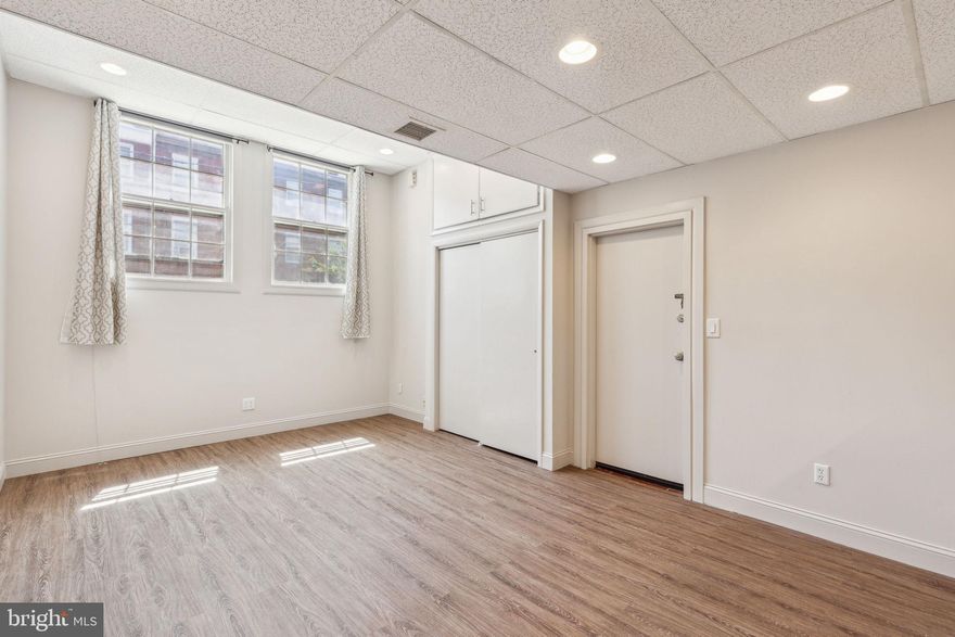 Located on quiet, tree-lined Aspen Street in the heart of Fairmount, this bright and airy first-floor 1-bedroom, 1-bathroom unit offers high ceilings and abundant natural light within a well-maintained carriage house building. The generous living and dining area features recessed lighting and ample closet space with built-in upper storage, while a convenient kitchen pass-through allows for easy serving or bar-stool seating. The U-shaped kitchen is outfitted with stainless steel appliances, porcelain tile flooring and granite countertops. The standard three-piece bathroom includes a tiled tub/shower combo and new tile floors. The quiet bedroom offers recessed lighting and a large closet with the combination washer/dryer and more built-in upper storage. Perfectly positioned for enjoying the best of Fairmount, you're just steps from Fairmount Avenue, Spring Garden Street, the Philadelphia Museum of Art, Eastern State Penitentiary, and an array of local shops and restaurants—with Center City a short walk away and SEPTA transit easily accessible for added convenience. This could be your new efficient and comfortable home, come make this yours today!