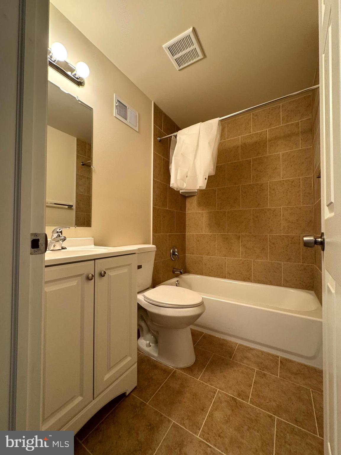 SAGAMORE VILLAGE - Residential Lease