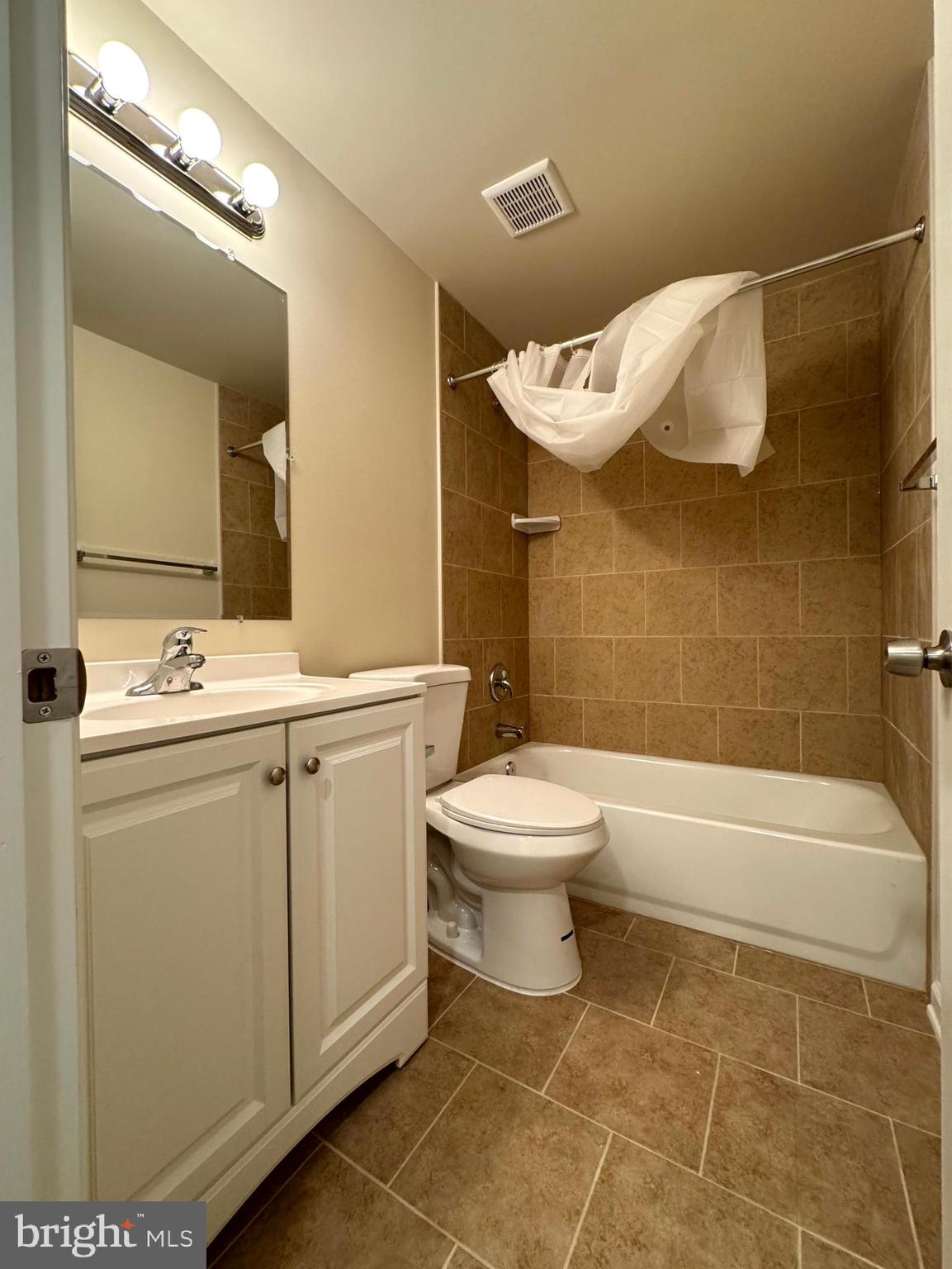 SAGAMORE VILLAGE - Residential Lease