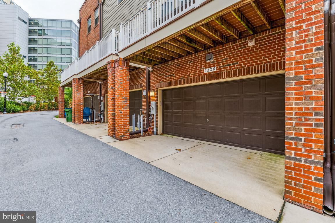 LOCUST POINT - Residential