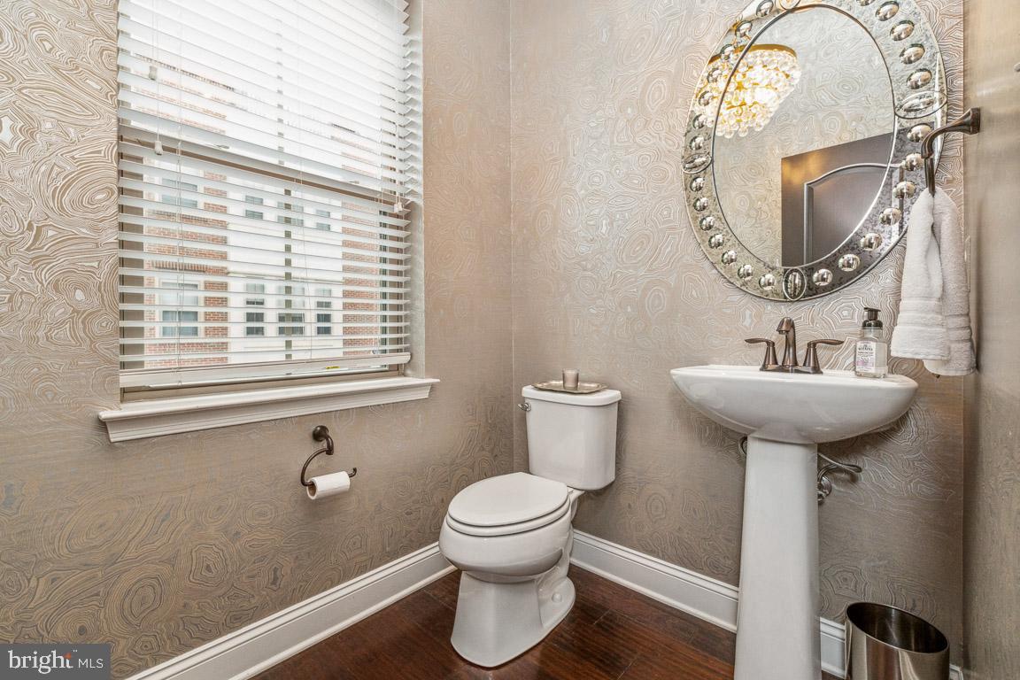 LOCUST POINT - Residential