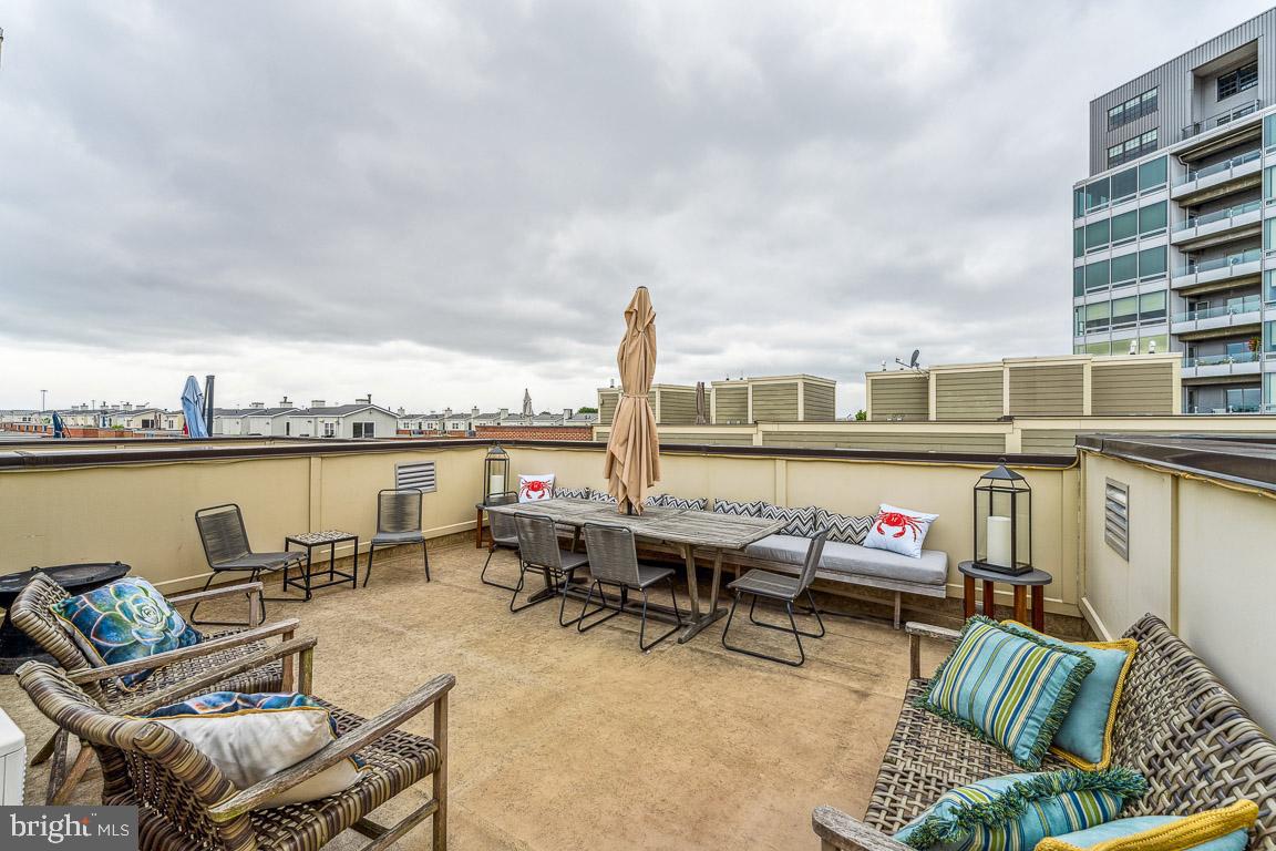 LOCUST POINT - Residential