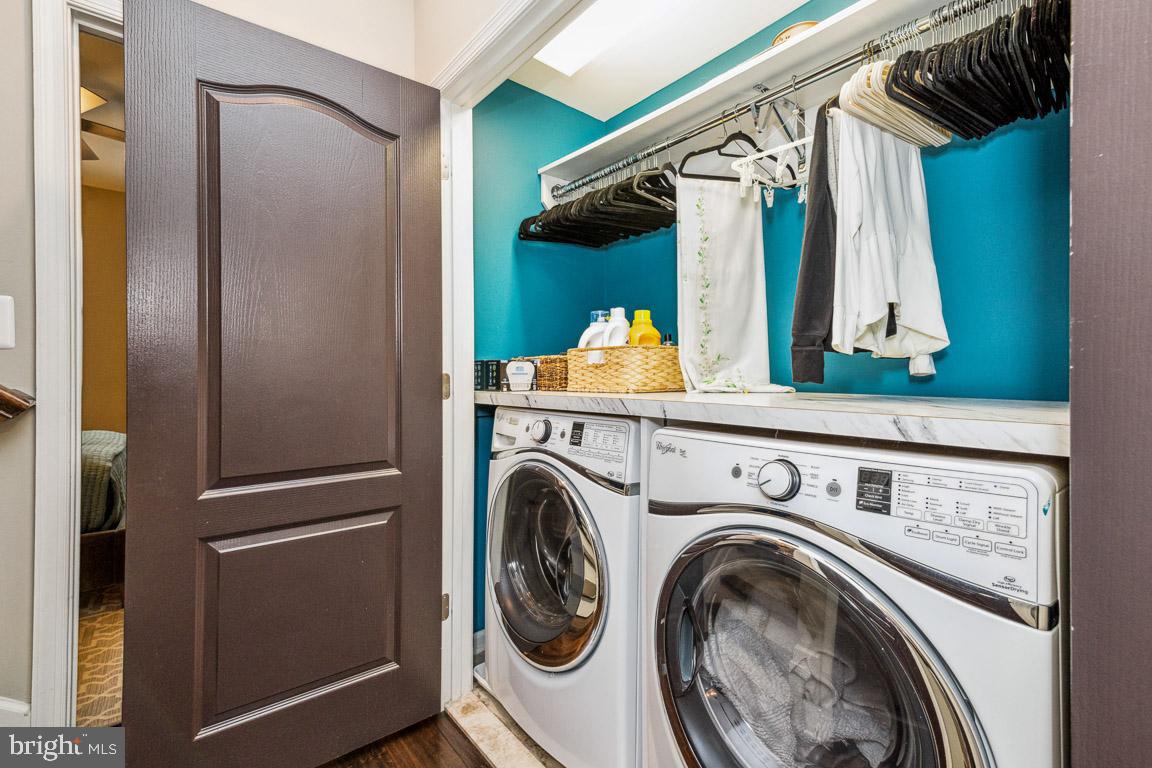 LOCUST POINT - Residential