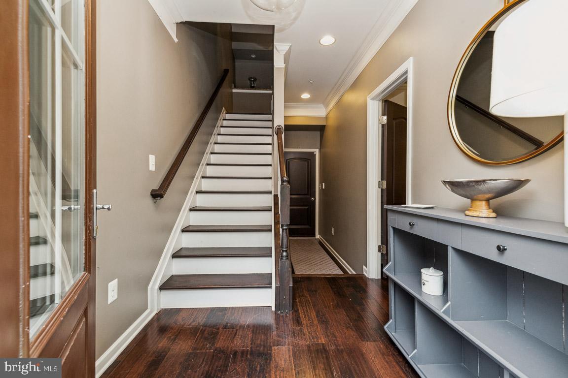 LOCUST POINT - Residential