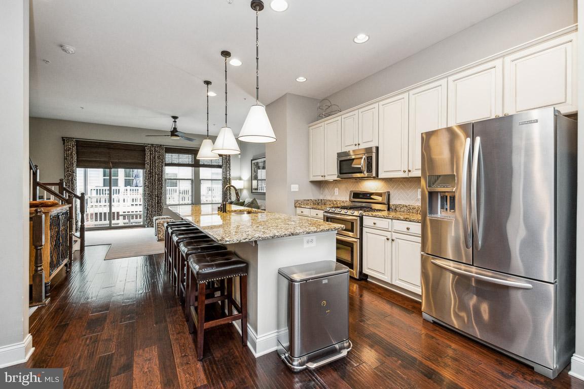 LOCUST POINT - Residential